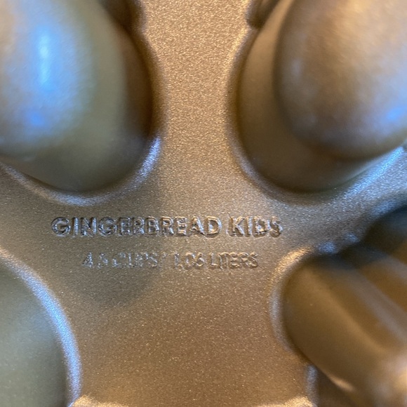 Nordic Ware Gingerbread Kids Cakelet Pan - Picture 6 of 11